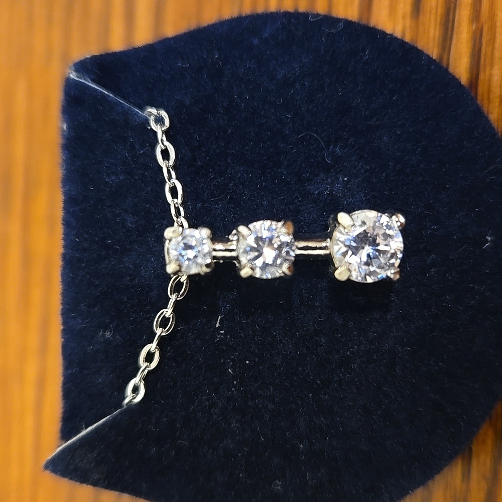 NWOT Tiered 3-Stone Pendant & Chain